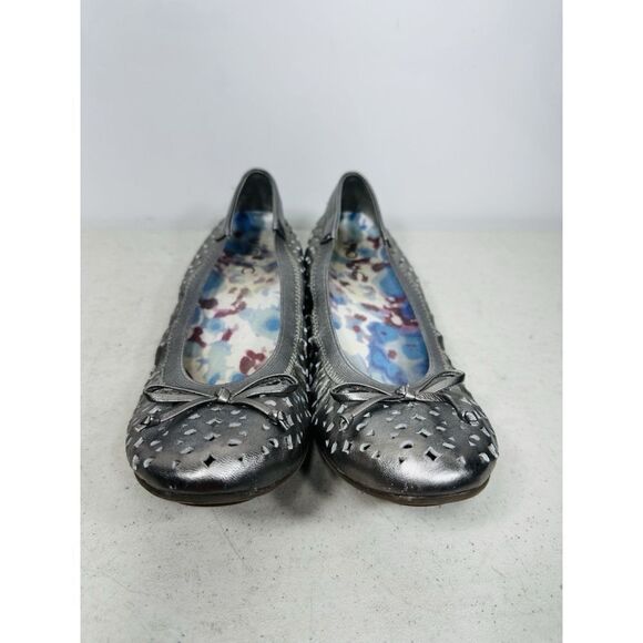 Vionic Silver Ballet Flats Womens 6,5Perforated Leather Comfort Shoes Orthotic - Picture 3 of 7